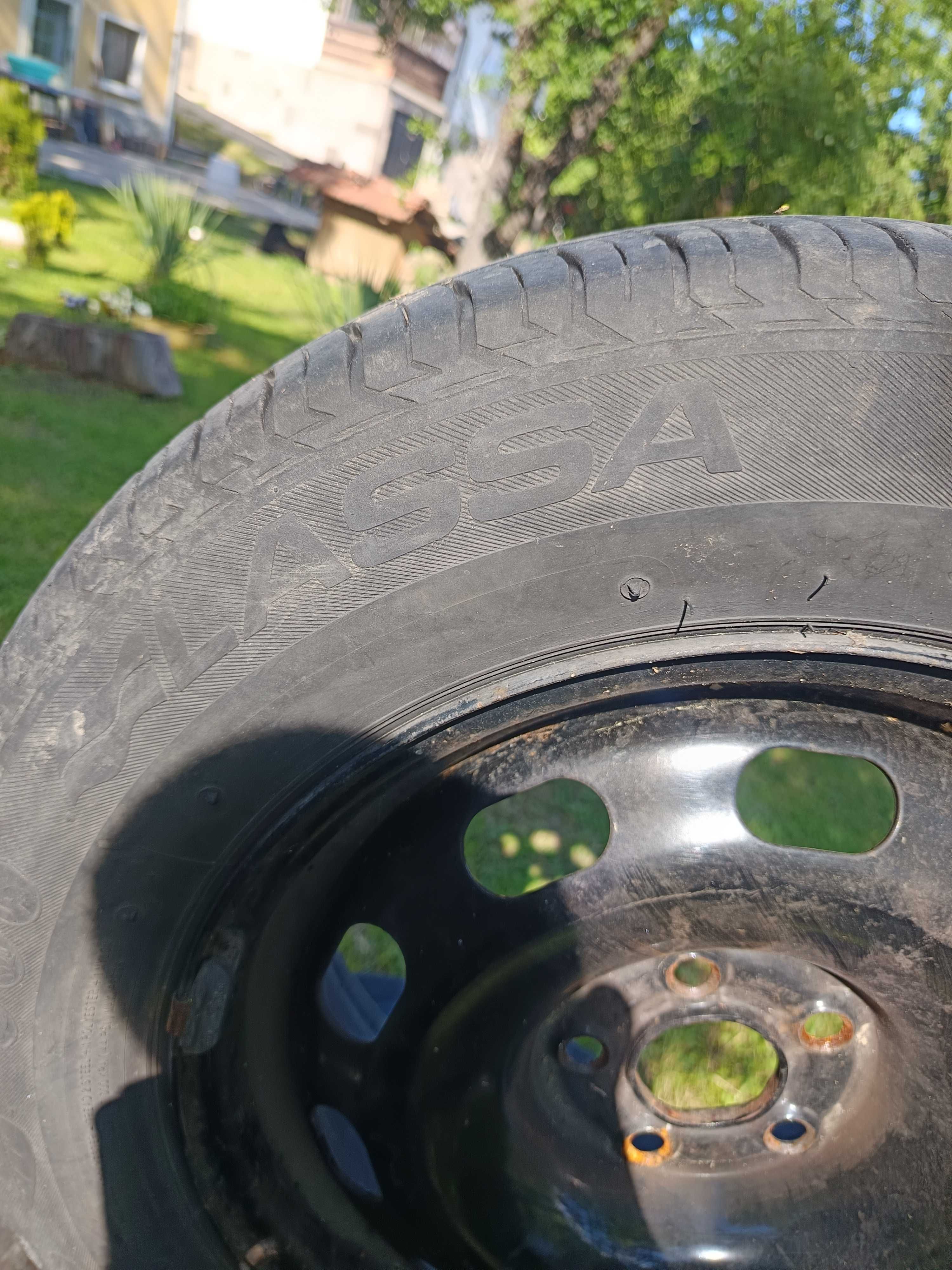 Продавам гуми с джанти за VW Bora