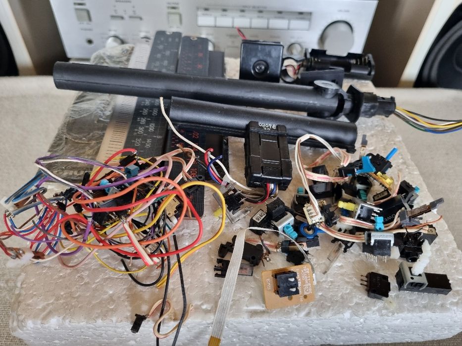 Pachet dif Antene rare, contactori mici, etc. Impecabile.