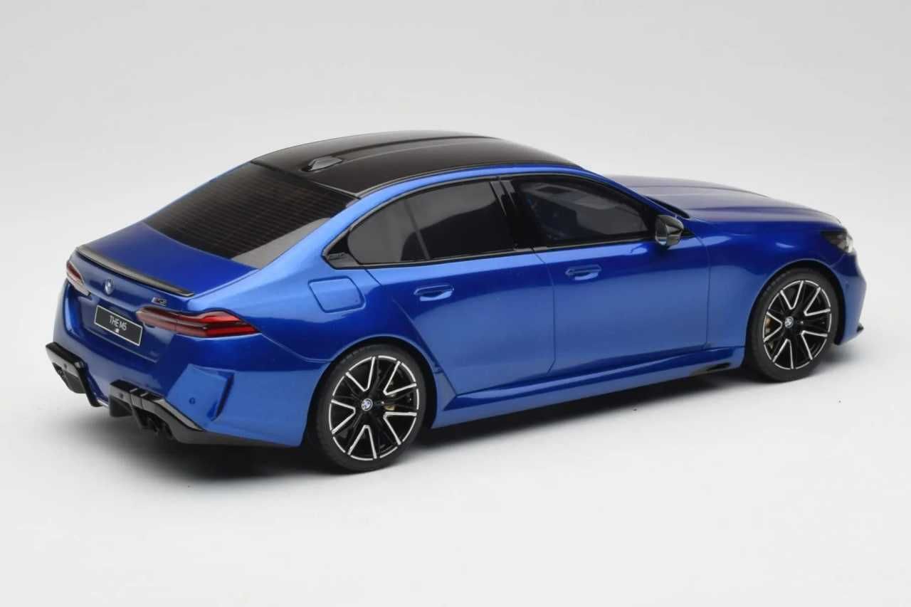 Коллекционная модель BMW M5 G90 в масштабе 1:18 GT Spirit