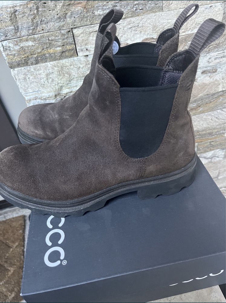 Ghete/ botine piele intoarsa - ecco maro 39