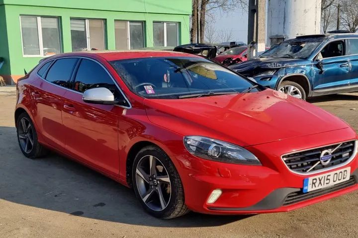 usa portiera stanga dreapta fata spate macara geam motoras oglinda parbriz  Volvo V40 R-design 2015, motor 1.6 D2 114cp cod motor D4162T  dezmembrez dezmembrari