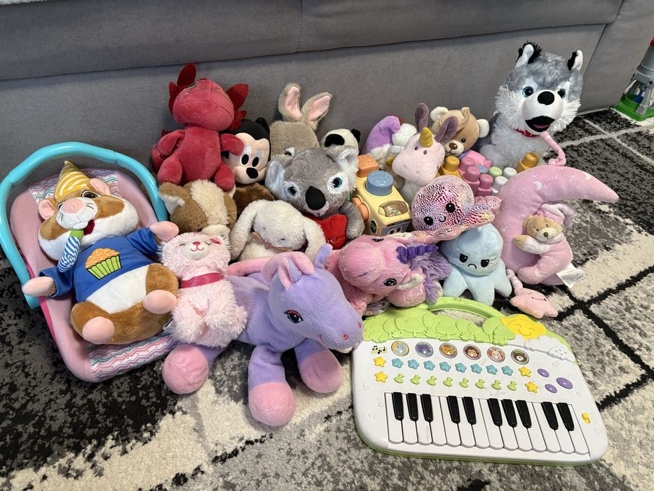 Лот играчки,пиано,конструктор,люлка за бебе,бус с фигури