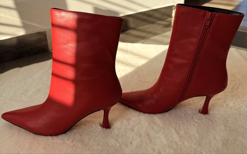 Cizme rosii cu toc