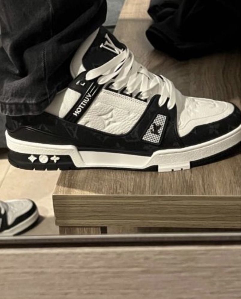 Louis Vuitton, **limited edition** black and white