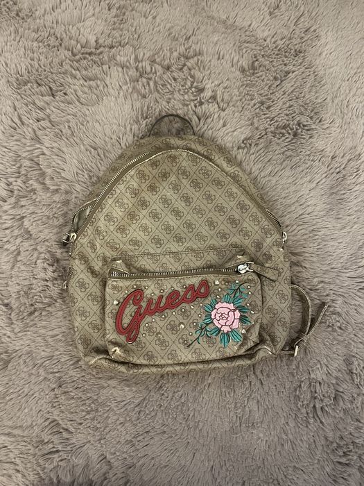 Ghiozdan Guess intr o stare extrem de buna