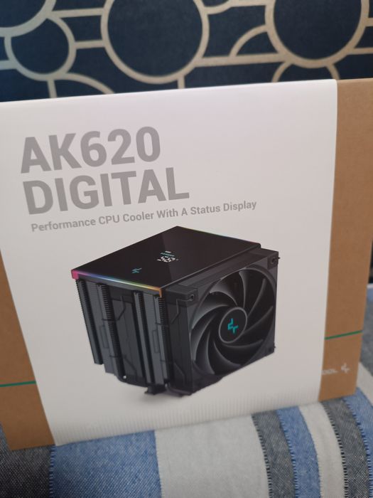 Cooler Arctic liquid freezere 3 360 black și Deep Cool AK 620 digital