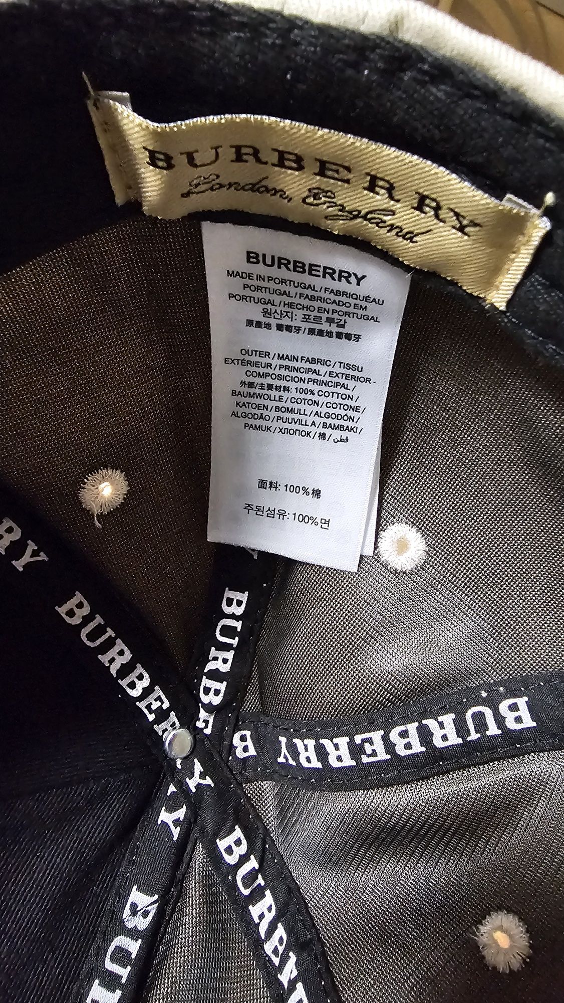 Sapca și palton Burberry