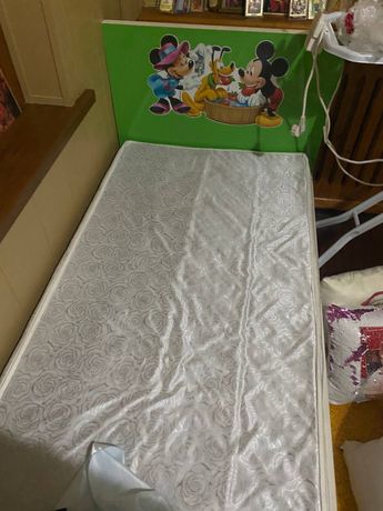 Кровать детская с матрацем