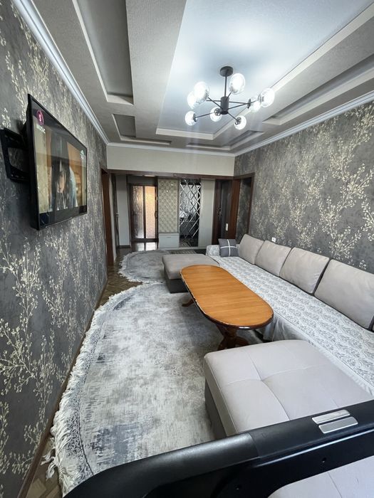 Срочно сотилади 5 хона 3 этаж 9 этажли домда. Согдиана 63 мактаб