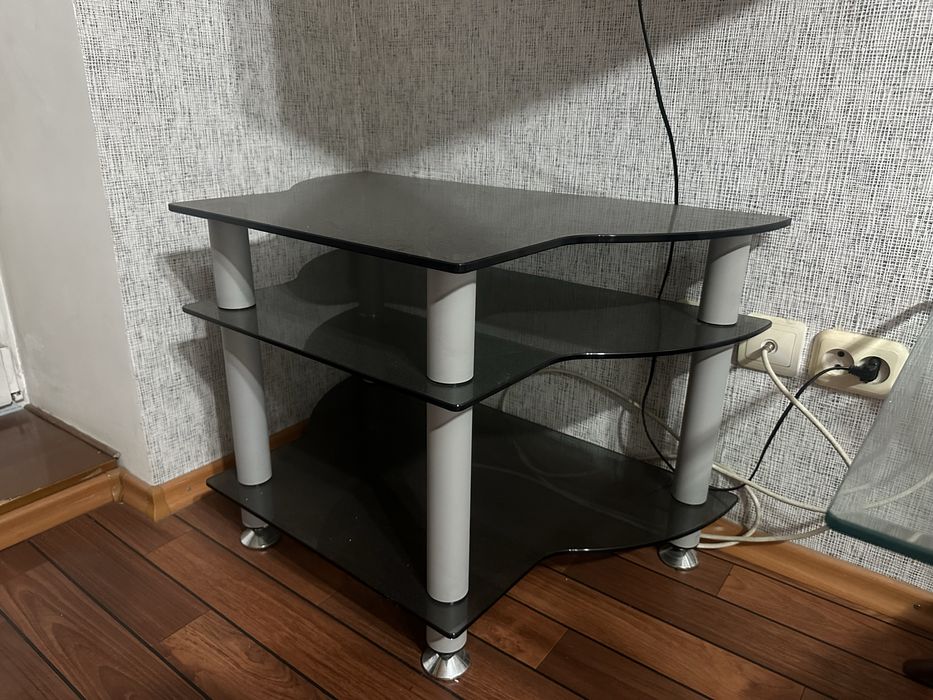 Продам столик журналный