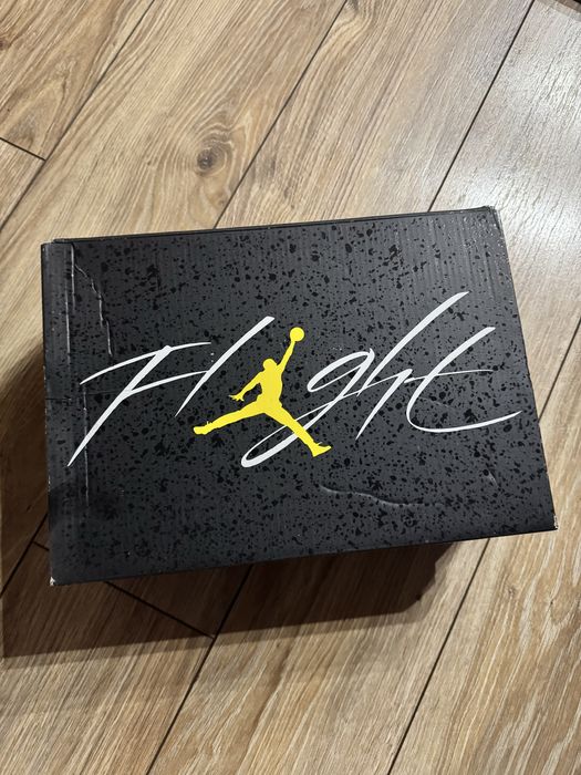 Air Jordan 4  Retro “Yellow Thunder”