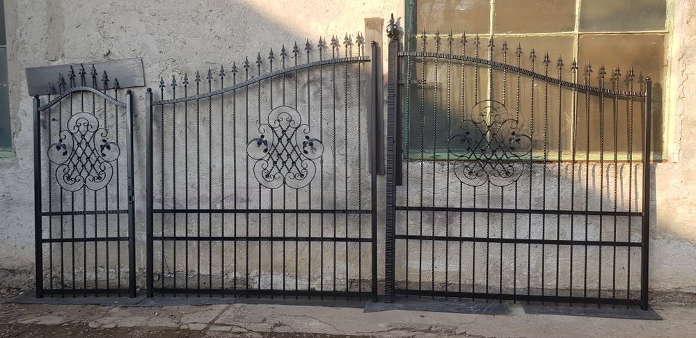 Porți  pietonale și auto