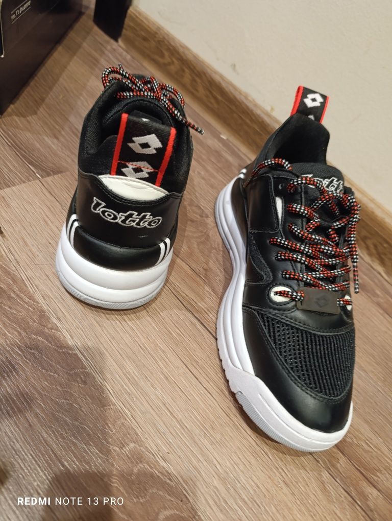 Le Coq Sportif и Lotto естествена кожа