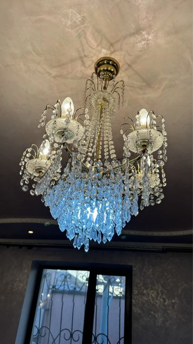 Хрустальная люстра из магазина Богема срочно продам