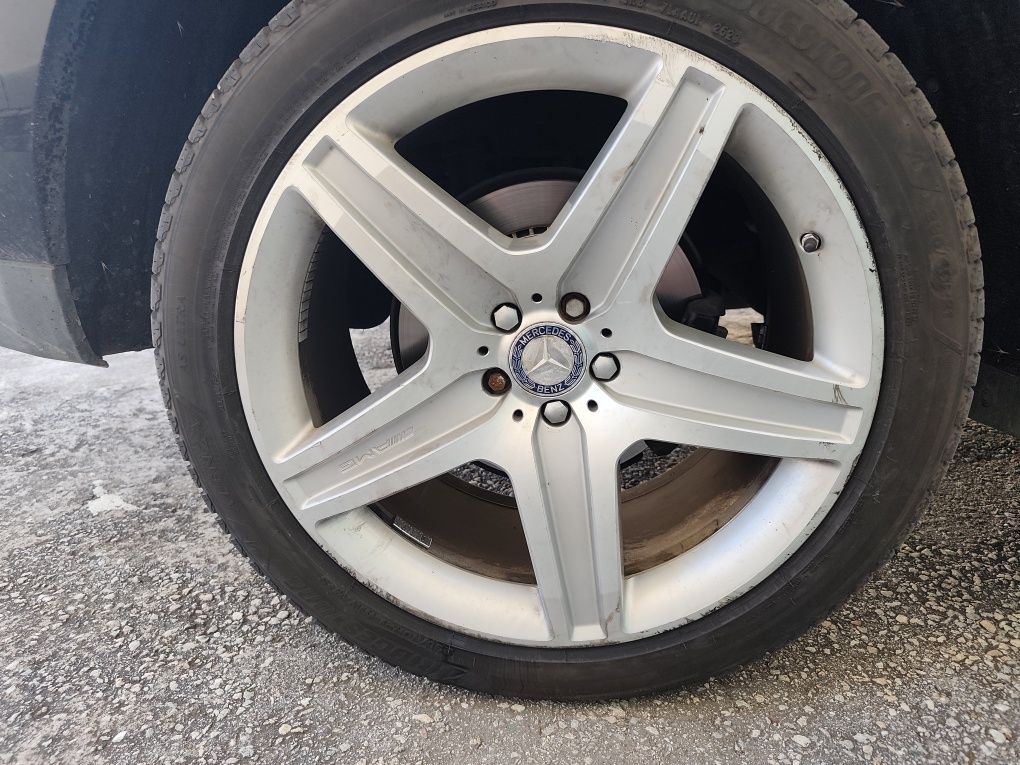Гуми 295 40 21 Bridgestone