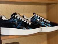 NEW Alexander Mcqueen NEW
