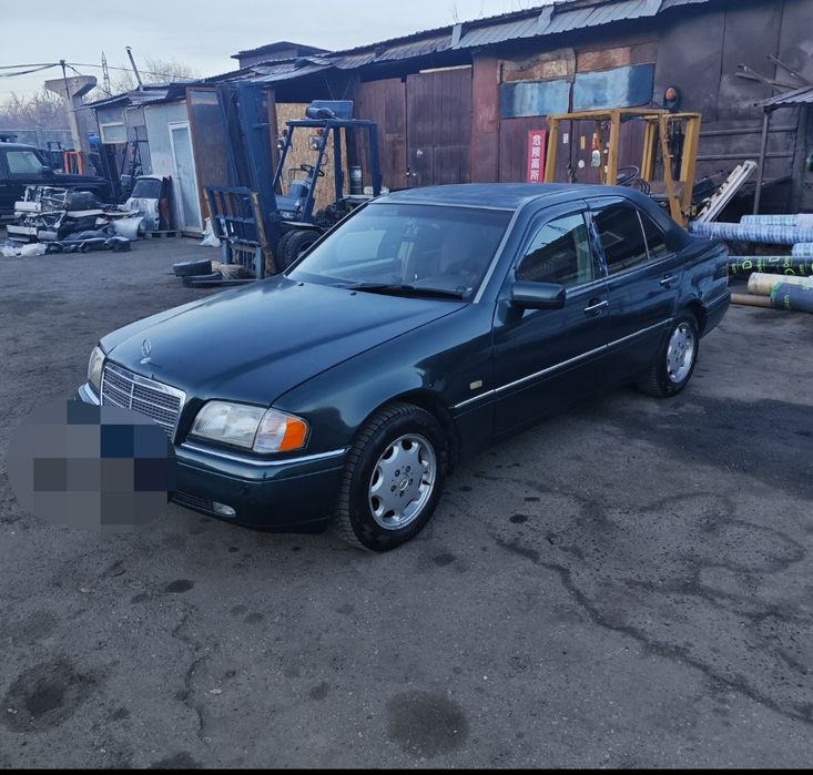 Мерседес w202 C220.