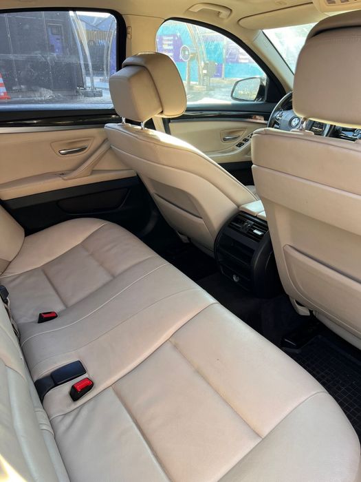 BMW Seria 5 F10 520D automat trapa piele keyless