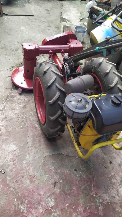 Мотокултиватор с инвентар