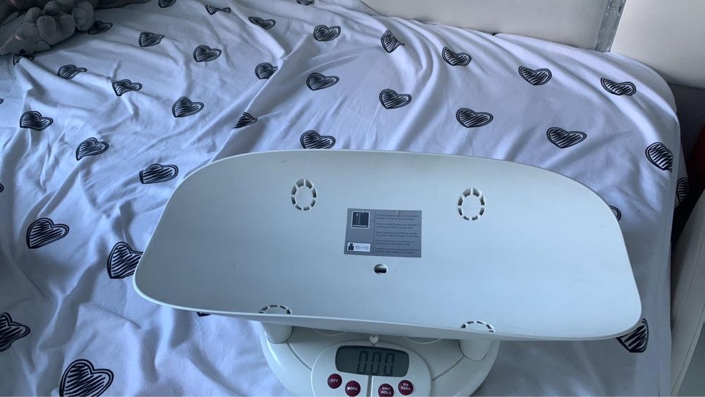 Vand cântar digital pentru bebeluși Bodyform.