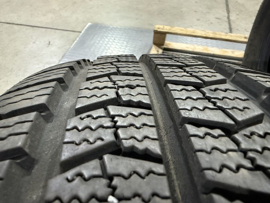 2бр. КАТО НОВИ Товарни Зимни Гуми 235/65R/16C -NEXEN- DOT:2324- 9.6мм.