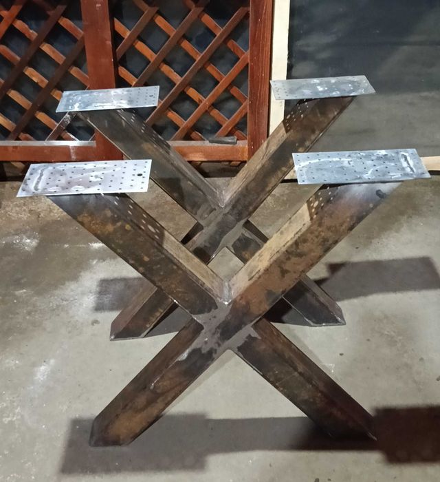 Vând set picioare metalice în formă de X