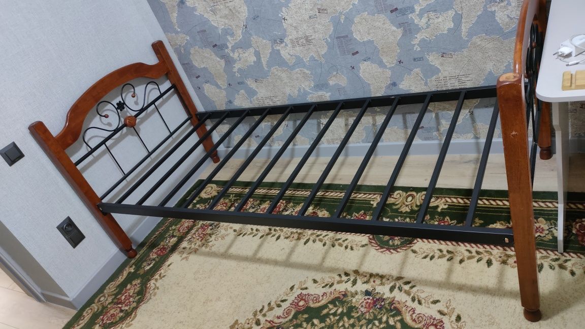Кровать двухъярусная с матрасами