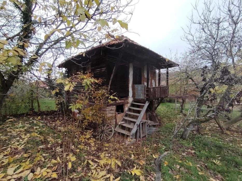 Къща в близост до магистрала Хемус !