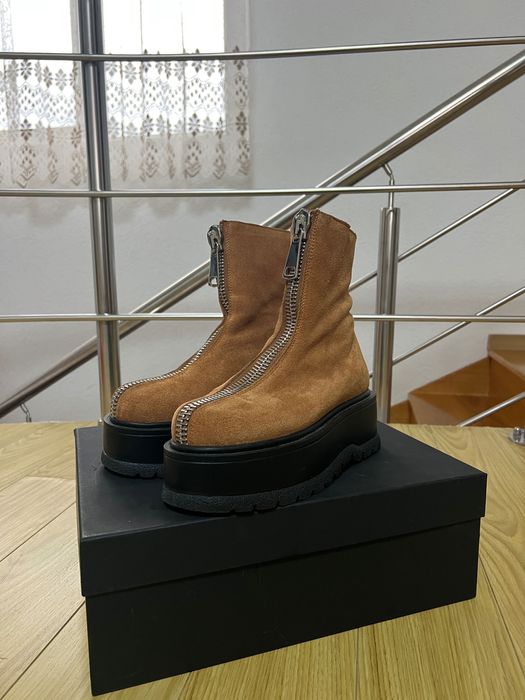 Bocanci piele întoarsă