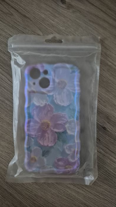 Huse iphone 14 noi si impecabile.