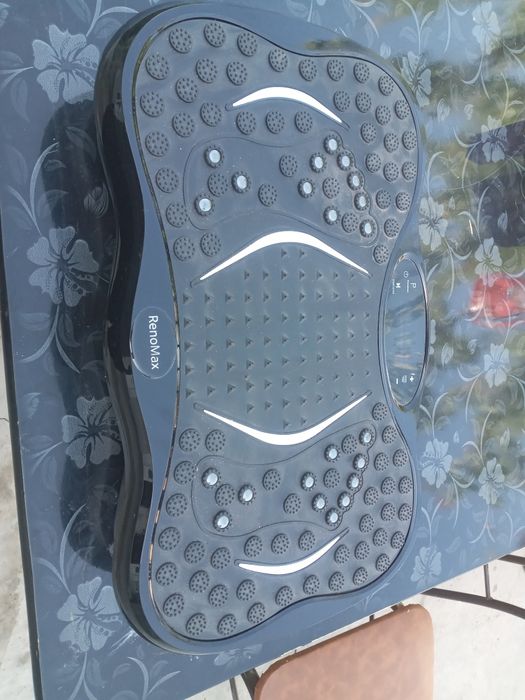 Vibrapaltforma ozish uchun fitnes trenajor pulti bilan