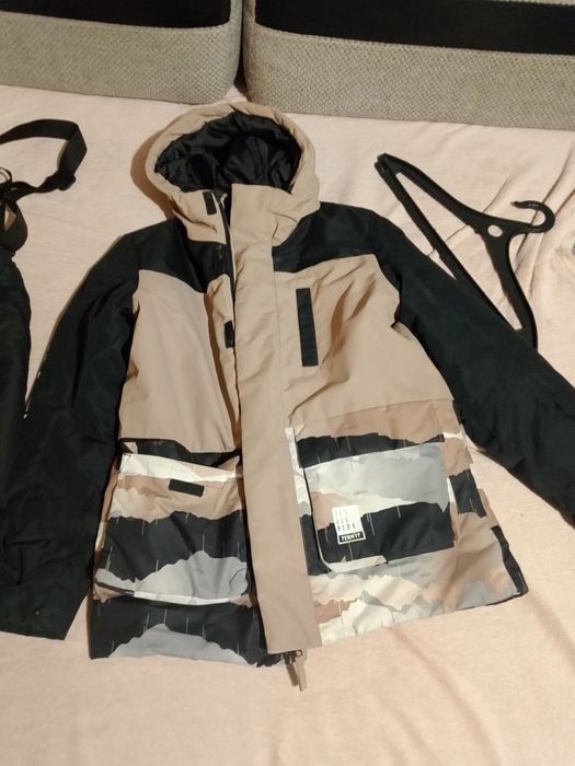 Продам зимний костюм на мальчика 11 лет