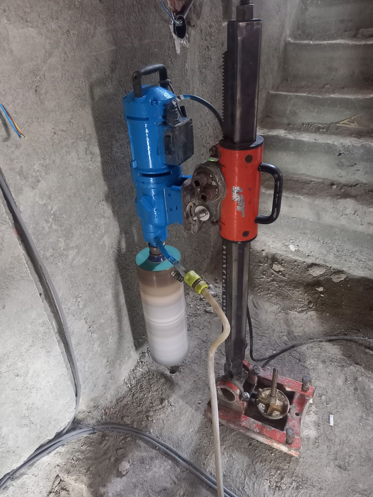 Decopertare Gresie-F Taiere Pereți Beton Santuri instalație Bucuresti