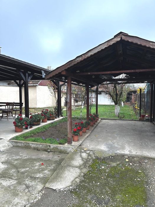 Casa cu 3 camere de vanzare