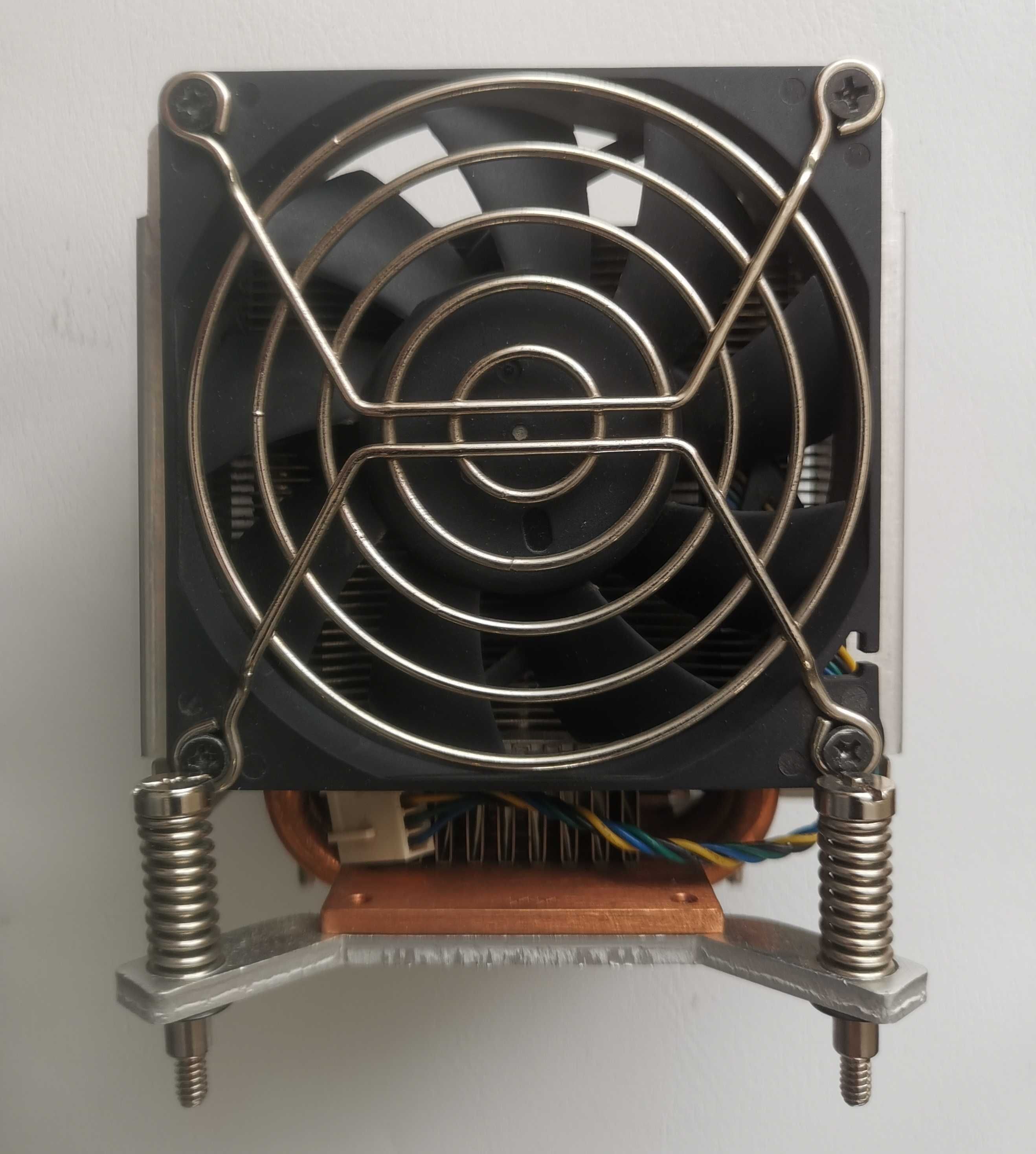 Охладител с топлообменник, охлаждане за сокет LGA 775 процесори