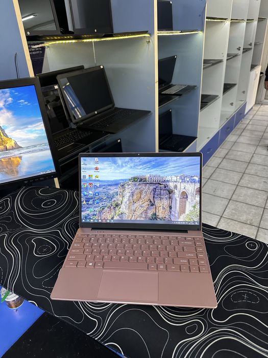 HYDRA Celeron J3455 ОЗУ-12ГБ ССД-256ГБ емкость 100% в отличном состоян