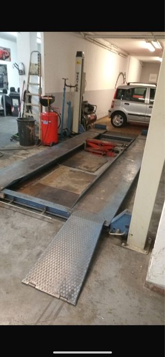 Elevator auto cu 4 coloane