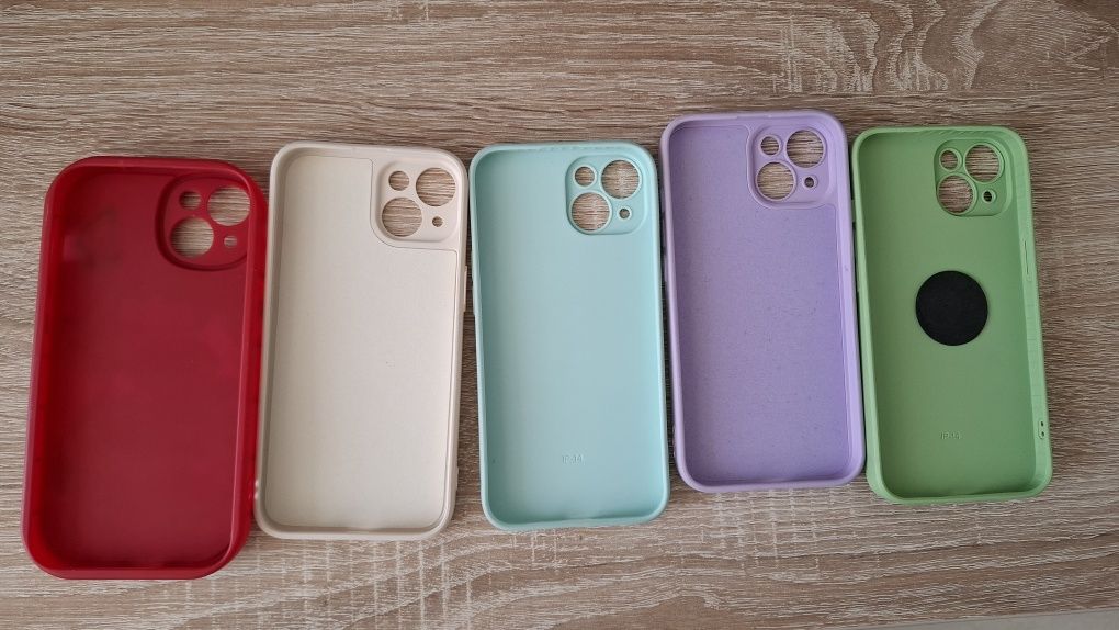 Vand 5 huse de iPhone 14