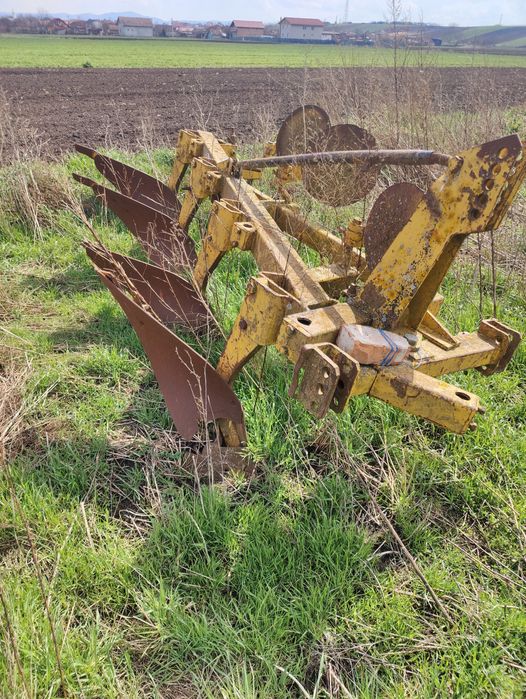 Remorca tocătoare freză tăvălugi plug