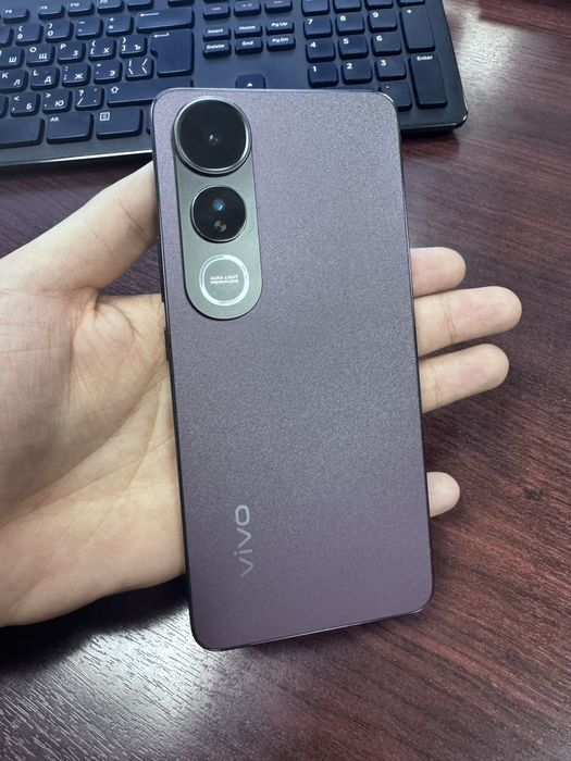 VIVO V50 lite телефон почти новый