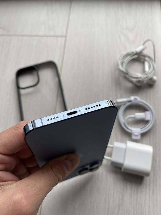 • Iphone 13 Pro Max • sierra blue •