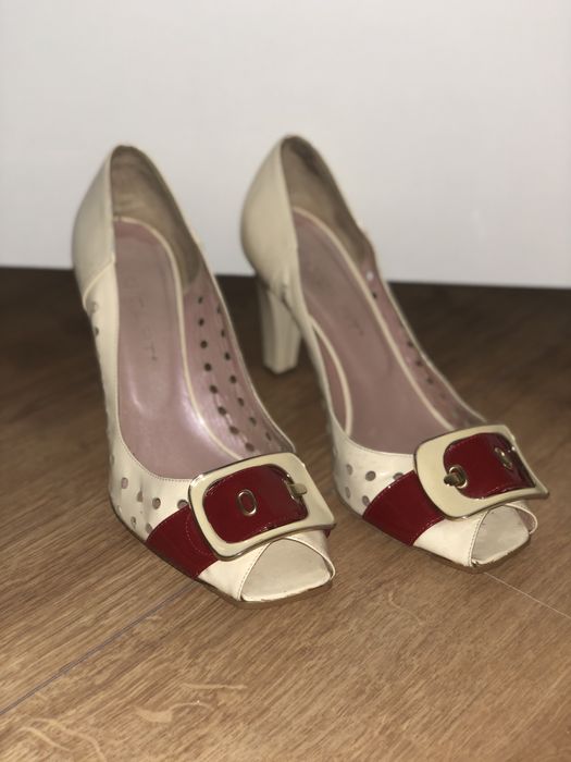 Pantofi Vintage de lac cu catarama 37