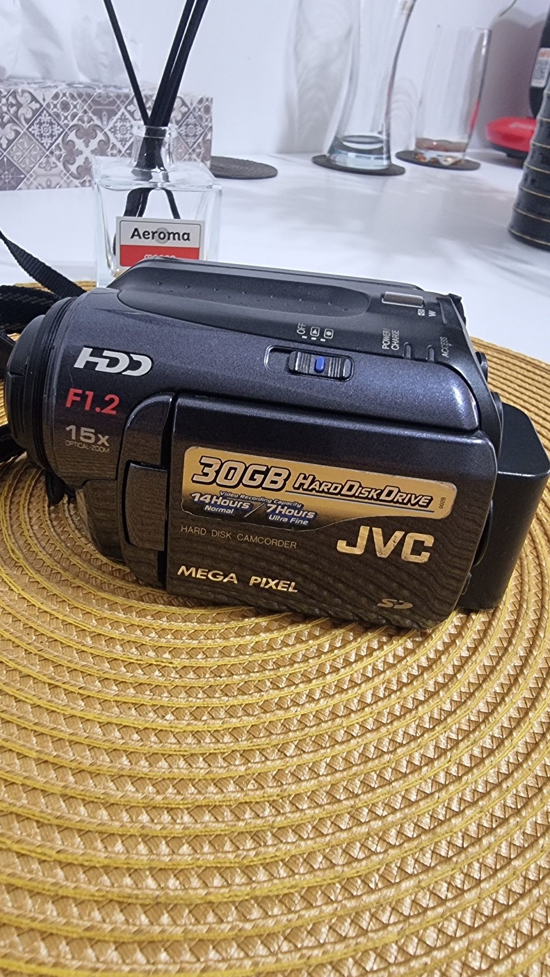 Camera foto-video JVC cu hdd 30gb ,arta,drumetie, colecție
