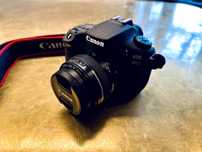 Canon 90D 32.5MP 4K cu obiectiv Canon EF 50mm f/1.4. Impecabil.