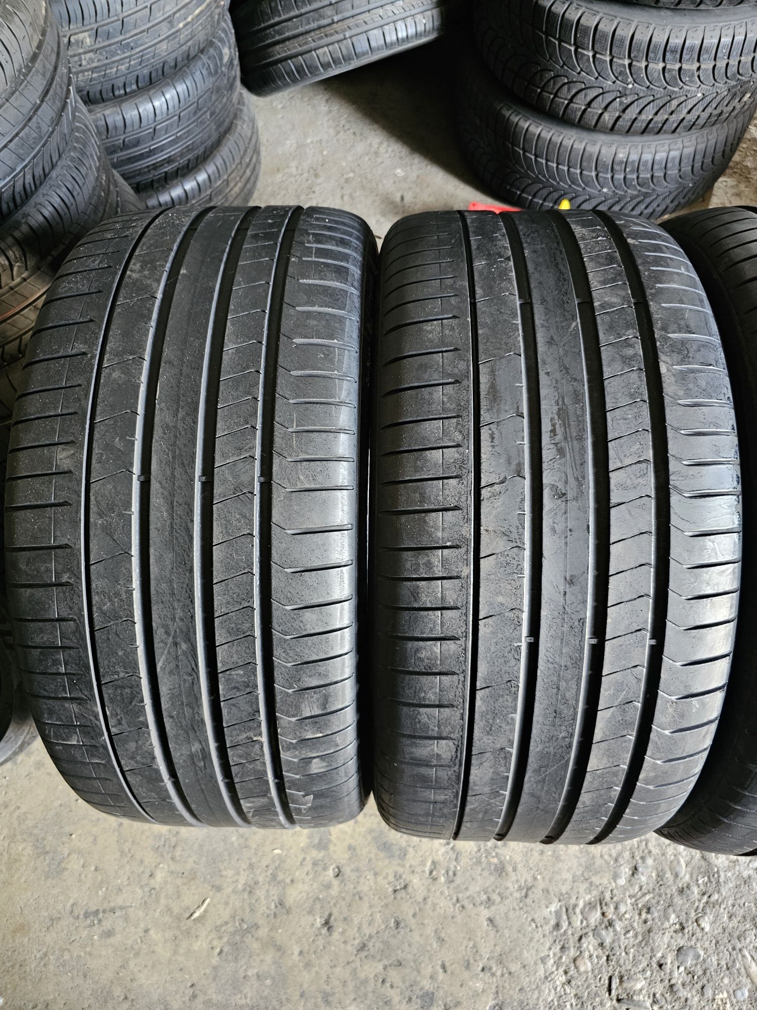 4 anvelope vara 2x315 35 21 și 2x 275 40 21 Pirelli Runflat