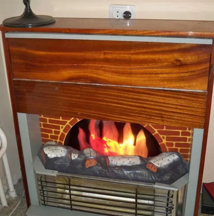 Камин электрический в рабочем состоянии