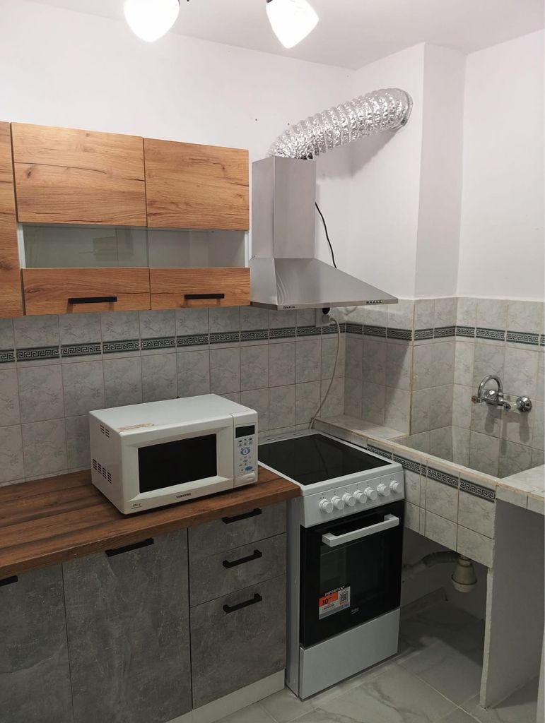 Дава се под наем Тристаен апартамент в Варна, Спортна зала - 100 кв.м за 561 € - Снимка #2
