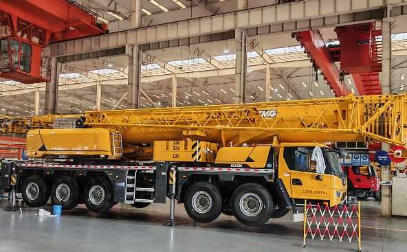 Avtokran XCMG 130 tonna