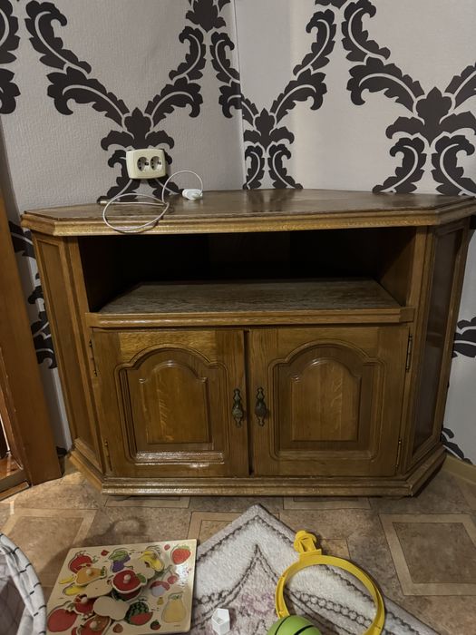 Продам тв тумбу натурально дерево