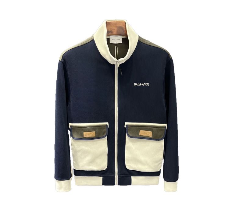 Balenciaga xamma razmerdan bor